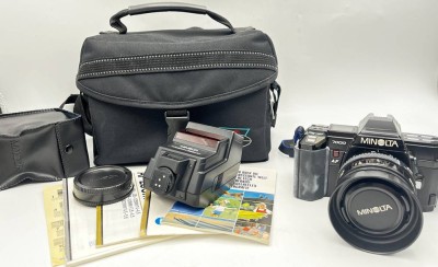 Auktion 366<br>MINOLTA 7000, inkl. Minolta Program Flash 2800AF & AF ZOOM Lens 35-70mm/ 1.4, in Tasche, Funktion nicht geprüft, Alters & Gebrauchsspuren, Bedienungsanleitung jeweils anbei, mit Tasche für Blitz & Linsen-Box [1]