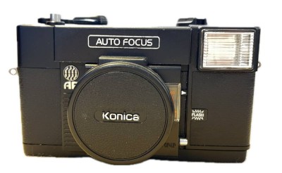 Auktion 366<br>Konica Kamera, Auto Fokus AF mit Flash, Funktion nicht geprüft, Alters & Gebrauchsspuren [1]