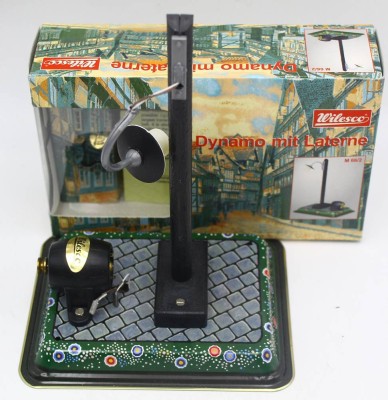 Auktion 366<br>Dampfmaschinen-Zubehör Strassenlampe mit Dynamo 