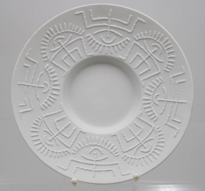 Auktion 366<br>Schale, Rosenthal, Reliefdekor, Entw. Cuno Fischer, Weißporzellan, H-4,2cm D-23,5cm [1]