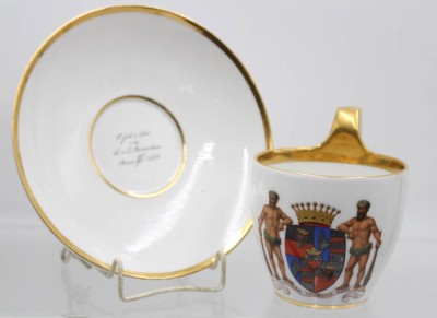 Auktion 366<br>Stundentika Tasse mit U.T., jug. Corps Boroussia Bonn, Loe, Otto Frhr.v., , 1854, Tasse ca. H-11cm [1]