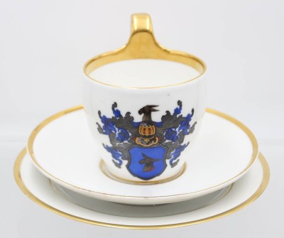 Auktion 366<br>3tlg. Kaffee-Gedeck, Studentika, jug. Corps Boroussia Bonn, Zepelin, Friedrich v., 1855, Tasse H-11cm [1]