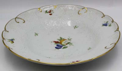 Auktion 366<br>gr. Obstschale mit Früchtedekor 