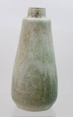 Auktion 366<br>hohe Vase, Kunstkeramik, signiert, grüne Glasur, ca. H-30cm [1]