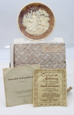 Auktion 374<br>Sammelteller aus Incolay-Stein mit der Darstellung von Lancelot und Guinevere, Entw. Carl Romanelli, ca. D-26cm [1]