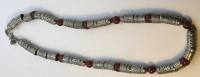 Auktion 366<br>Silber.Halsband925-, mit roten (Karneol?) KugelnL-42 cm, 51,5 gr [1]