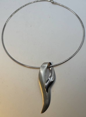 Auktion 366<br>Silber-925- Halsband mit gr. Silber-Flyer, L-ca. 46 cm, Flyer H-8 cm, 18 gr [1]