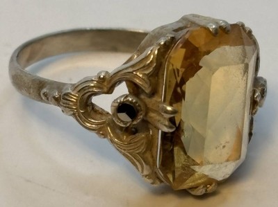 Auktion 366<br>Silberring-935- mit gelben Stein, RG 56, 3,2 gr. [1]