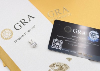 Auktion 366<br>925er Silber-Anhänger mit einem 2ct Moissanite. Zertifikat anbei, ca. L-1,5cm [1]