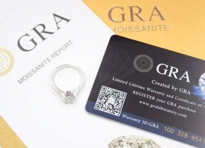Auktion 366<br>Ring, Silber, mit 1ct Moissanite, 1,9gr., RG 54, Zertifikat anbei [1]