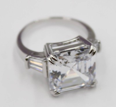 Auktion 366<br>925er Silber-Ring, mit gr. klarem Stein, ca. 5,9gr., RG 55 [1]