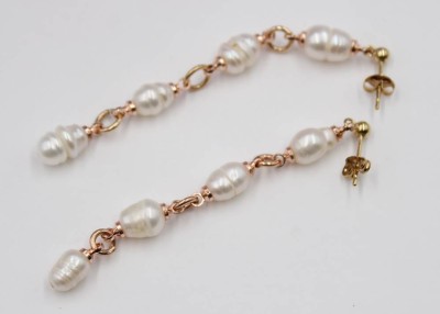 Auktion 366<br>Paar lange Ohrstecker mit SW-Perlen, vergoldetet Monturen, ca. L-7cm [1]