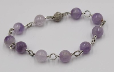 Auktion 366<br>Armband, versilbert mit Amethystkugeln, Magnetschließe, ca. L-20cm [1]