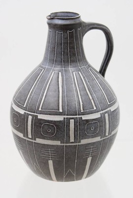 Auktion 366<br>Vintage Henkel-Krug, 60/70er Jahre, ungemarkt, div. kl. Chips, ca. H-18cm [1]