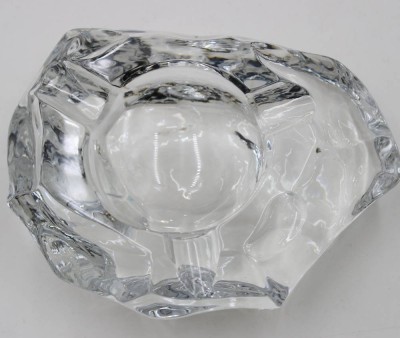 Auktion 366<br>schwerer Ascher, farbloses Glas, ca. H-5,5cm B-16cm [1]