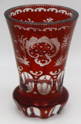 Auktion 366<br>Ranftbecher, böhmisches Rubinglas mit Barockschliff, H-13 cm [1]