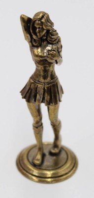 Auktion 366<br>Messing-Figur, junge Frau, ca. H-7,5cm [1]