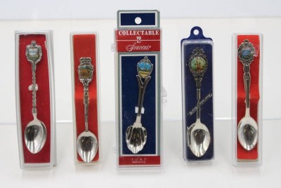 Auktion 366<br>5x div. Andenkenlöffel in OVP, ca. L-11,5cm [1]