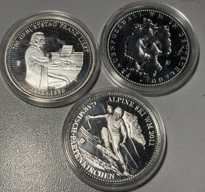 Auktion 366<br>eine grosse (D-4 cm), drei kleinere (D-3,5 cm)Deutschland Medaillen, diese in Boxen, stempelglanz, kleinen aus Silber, je. ca. 9 gr.grosse wohl versilbert [1]