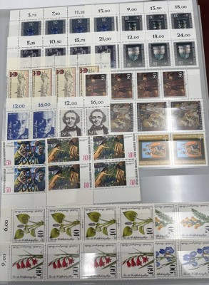 Auktion 366<br>gr. Safe Briefmarkenalbum, gut gefüllt mit Postfrischen Briefmarken, BRD und Berlin, viele Doubletten [1]