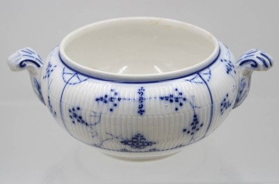 Auktion 366<br>Terrine, Villeroy u. Boch, Stabrippen, Deckel fehlt, ca. H-11cm [1]