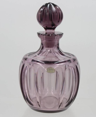 Auktion 366<br>schwere Karaffe, Efu, wohl 30/40er Jahre, lila Glas, ca. H-22,5cm [1]