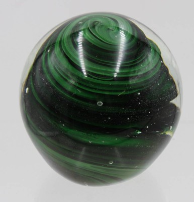 Auktion 366<br>gr. Paperweight, grün/klar, guter Zustand, ca. H-12cm [1]