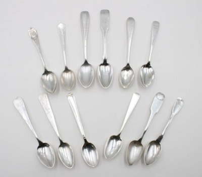 Auktion 366<br>12x Kaffeelöffel, um 1900, 1x 90er Auflage, 11x Silber (12lötig/800er), Silber zus. 168,7gr., ca. L-16cm, einige mit Alters-u. Gebrauchsspuren [1]