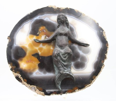 Auktion 366<br>Heinrich-Gerhard BÜCKER (1922-2008), Achatplatte mittig Bronzefigur, verso  in rot signiert und datiert 1987, ca. 25 x 29cm [1]