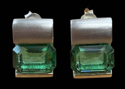 Auktion 366<br>Paar massive Ohrstecker, Silber, mit grünen Steinen, 1,5x1,2 cm, 8,5 gr [1]
