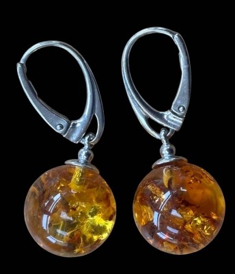 Auktion 366<br>Paar Silber  Ohrhänger mit Bernstein-Kugeln, H-ca. 3,2 cm, 4,6 gr. [1]