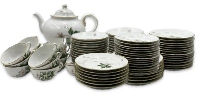 Auktion 366<br>Teeservice, Bing & Gröndahl, (12x Tasse, 1x Teekanne & 32x Gebäckteller), gute Erhaltung [1]