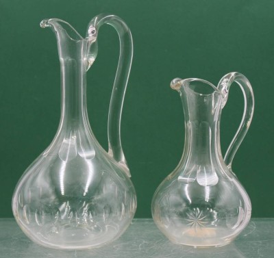 Auktion 366<br>2x div. Karaffen, älter, beschliffen, ca. H-23 u. 17cm [1]
