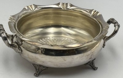 Auktion 366<br>plated Henkel- Schale mit Glaseinsatz, H-8 cm, D-23 cm [1]