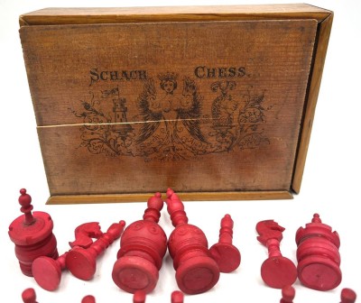 Auktion 366<br>Schachspiel, 32 Figuren in Holzkasten, Knochenschnitzerei, 3 beschädigt [1]