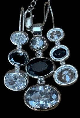 Auktion 366<br>Schlangenhalskette mit gr. Anhänger und passenden Ohrhängern (H-4,2 cm), alles S-925- , 26,2 gr. unleserlich signiert [1]