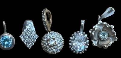 Auktion 366<br>5x Silber-Anhänger mit div. Steinen, zus. ca. 18,5 gr. [1]