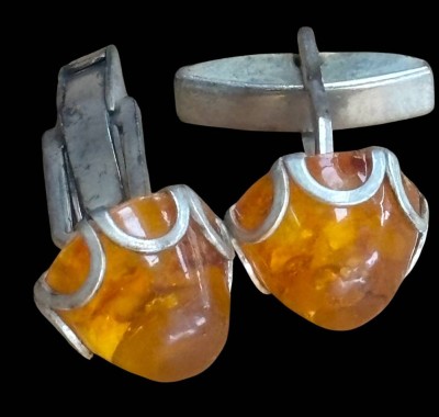 Auktion 366<br>Paar Silber Manchettenknöpfe, Fischland-Marke, mit Bernstein, 7,8 gr. [1]
