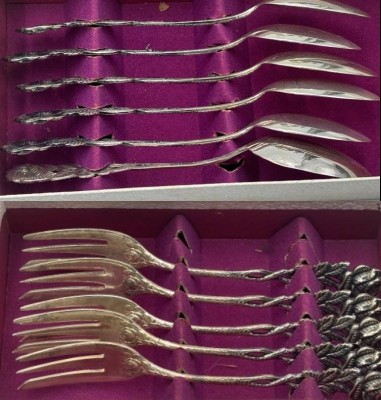 Auktion 366<br>6 Kaffeelöffel, 5x Kuchengabeln, Silber-800-, , L-12 und 14 cm, zus. ca. 210 gr., Hildesheimer Rose [1]