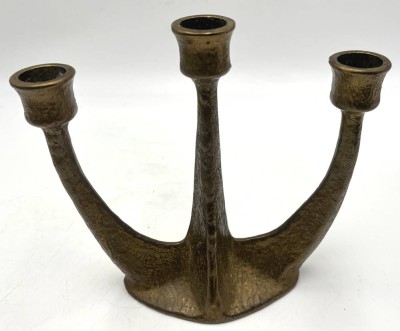 Auktion 366<br>massiver Bronze Kerzenhalter, 3-flammig, H-20 cm, B-21 cm [1]