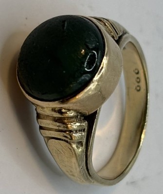 Auktion 366<br>Goldring-333- mit schwarzen Cabouchon, RG 49, 4,5 gr. [1]