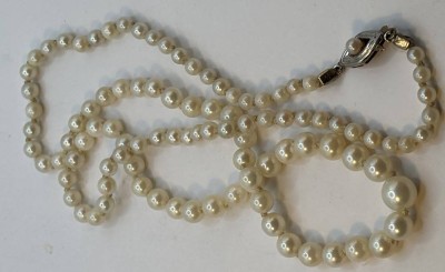 Auktion 366<br>Perlenkette mit Goldschliesse-333-, Perlen verlaufend, Grösste 5 mm, L-50 cm [1]