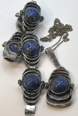 Auktion 366<br>vintage Brutalist Silberzinn-Armband mit passender Kette und Anhänger, blaue Cabouchons, Anhänger H-7 cm [1]