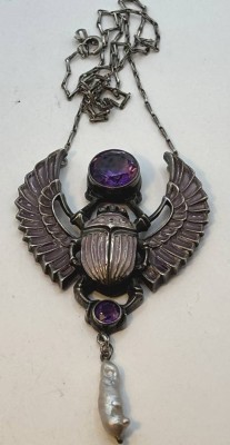 Auktion 366<br>grosser Anhänger, Silber-800- mit lila Steinen, Käfer mit Flügel? an  Silberkette, zus. 23,7 gr [1]