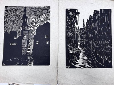 Auktion 366<br>Klaus Wrage (1891-1984) 2x Holzschnitte, Hamburger Motive ,   Blätter mit Läsuren, Eselsohren etc., 37x27 cm, in Platte   