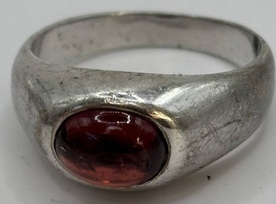 Auktion 366<br>Silberring-925- mit roten Cabouchon, RG 54, 5,4 gr. [1]