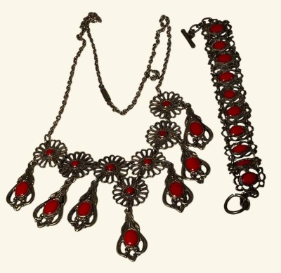 Auktion 366<br>Collier und Armband, versilbert, rote Steine, 90,4 gr [1]