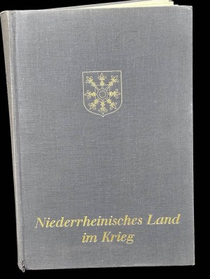 Auktion 367<br>Niederrheinisches Land im Krieg, 1964, Bildband, der 2.WK im Landkreis Kleve [1]