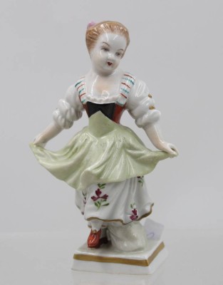 Auktion 367<br>tanzendes Mädchen, Sitzendorf, polychr. Bemalung, ca. H-11cm [1]