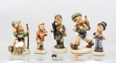 Auktion 367<br>5x div. Hummelfiguren, Goebel, leider jede Figur beschädigt, Größte H-15,5cm [1]
